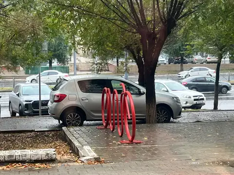 Чкалова 26/1, пешеходный тротуар. Это нормально?