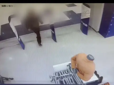 Снял защиту с одежды и вышел из магазина: в Оренбурге задержали подростка