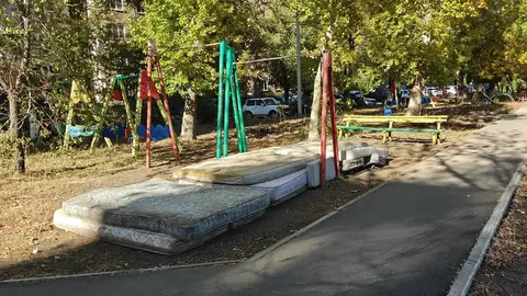 Школа олимпийского резерва во дворе пр.Победы 148 )))) фото сделано 6 октября.