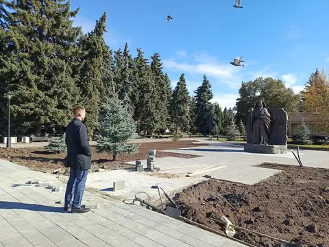 В Бугуруслане завершаются работы по обустройству сухого фонтана