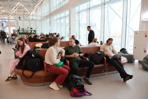 В аэропорту Оренбурга появились кресла с USB-портами и розетками