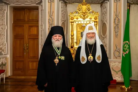 Патриарх Кирилл наградил епископа Бузулукского Алексия орденом Серафима Саровского