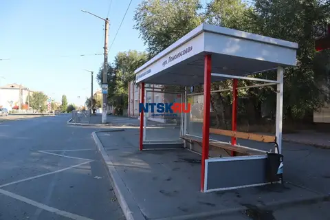 Бедный, бедный остановочный павильон