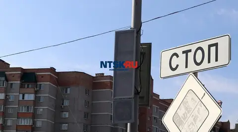 И кто его знает, почему он моргает