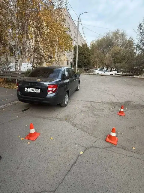 Сбил задним ходом: в Орске пенсионерка попала под колеса автомобиля