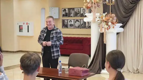Главный режиссер Бугурусланского драмтеатра Вячеслав Сорокин презентовал свою новую книгу