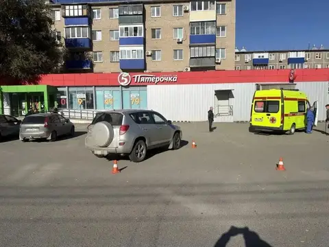 В Орске водитель иномарки сдавал назад и наехал на 78‑летнюю пенсионерку