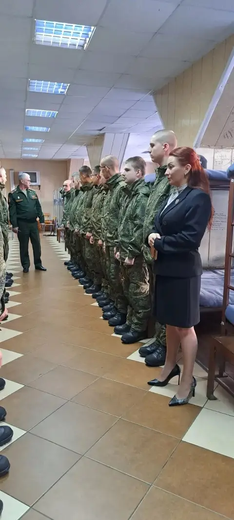 «Боевой настрой»: омбудсмен Оренбуржья пообщалась с призывниками на сборном пункте