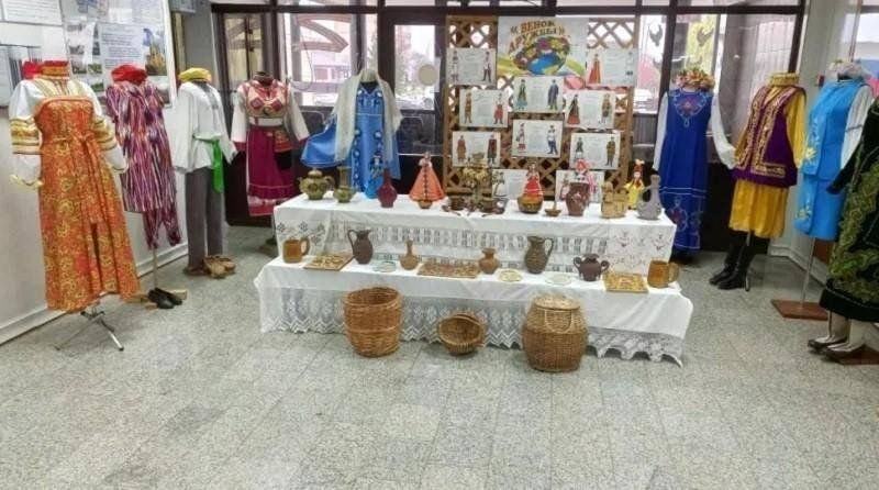 Выставка «Дружат народы всей Земли»