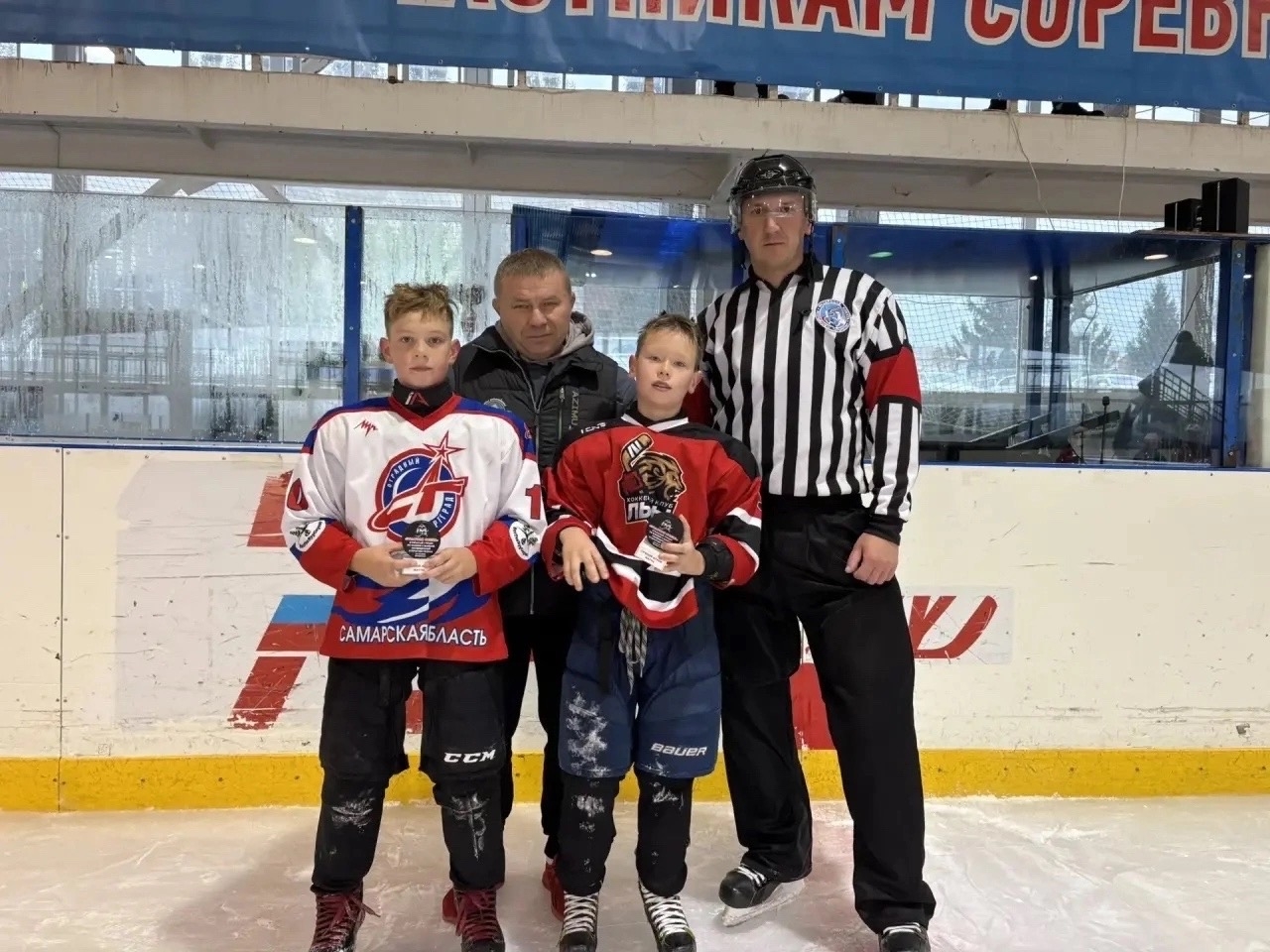 🏒 «Жаркий лёд» в Бугуруслане: стартовал открытый турнир по хоккею «Золотая осень»! 🍂❄️