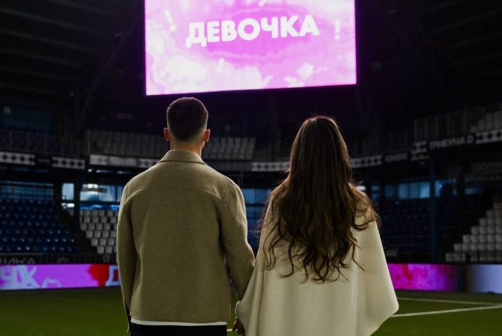 Сюрприз на стадионе: защитник «Оренбурга» узнал, что станет папой девочки — фото 2