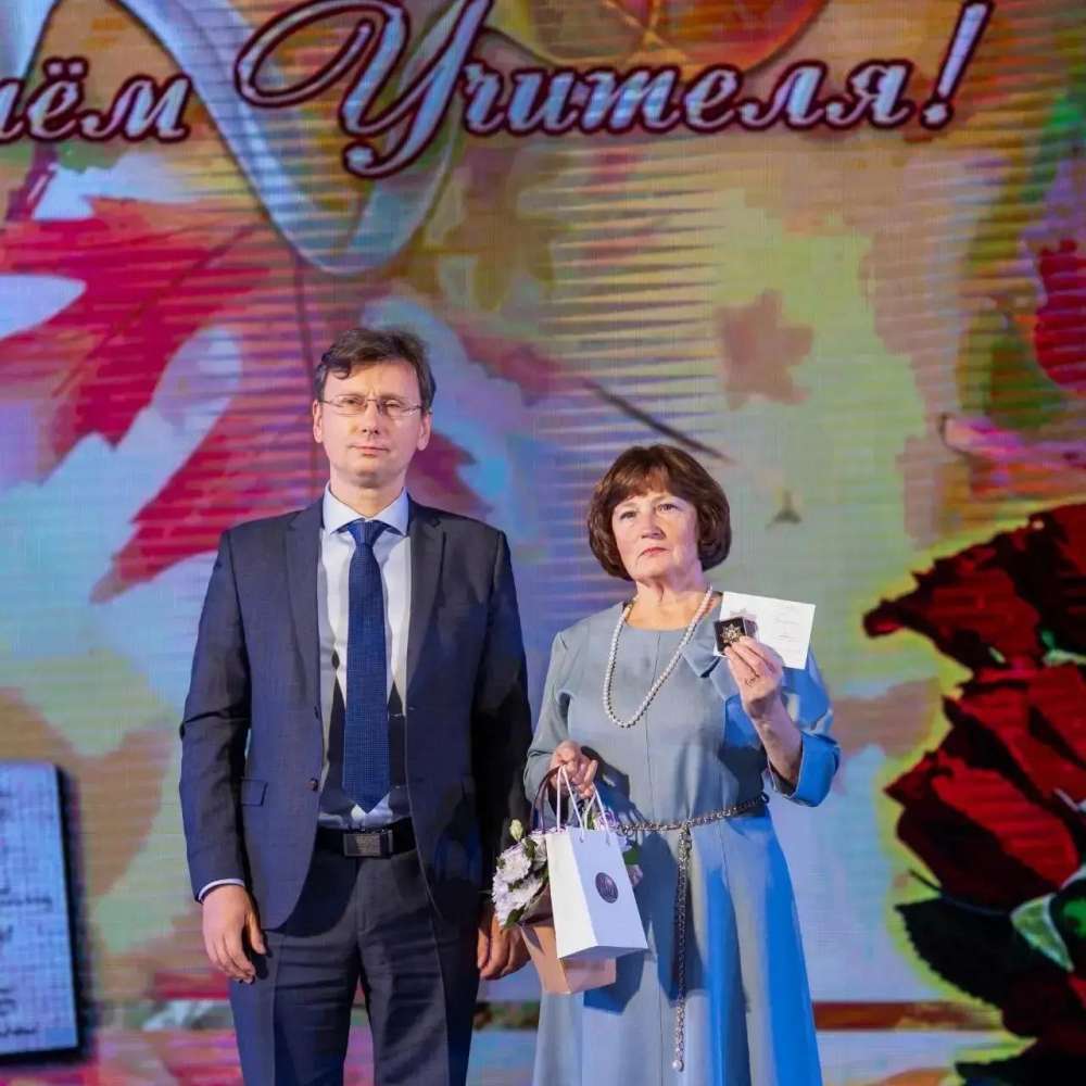 В Оренбуржье в День учителя чествовали лучших педагогов региона — фото 4