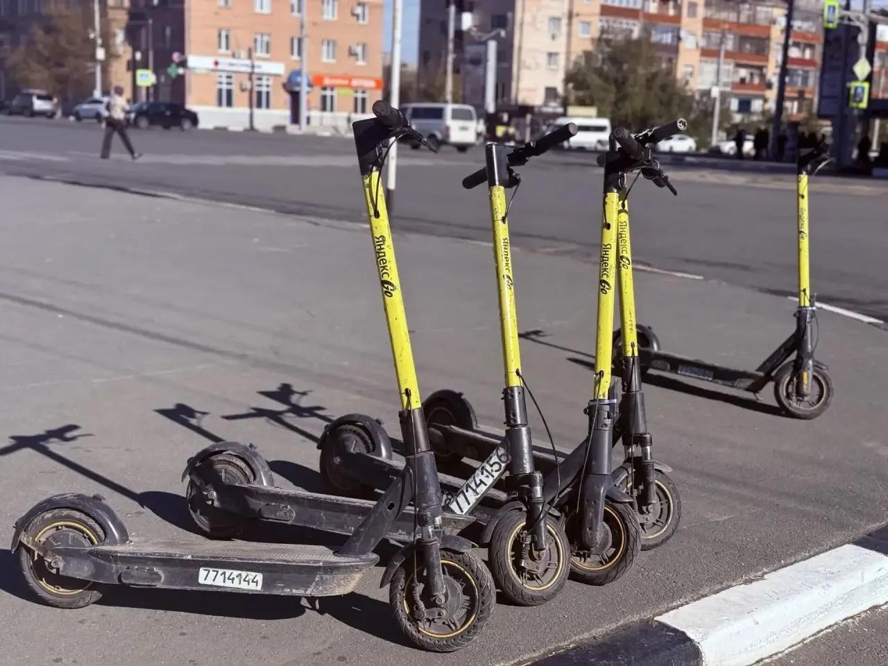 Скорость и парковки. В Орске ввели новые правила для поездок на самокатах