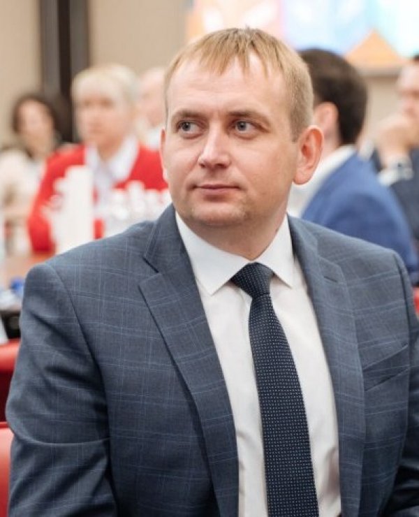 Врип главе Новотроицка Олегу Папунину задали вопрос об Антоне Михине, который недавно был назначен руководителем аппарата мэрии