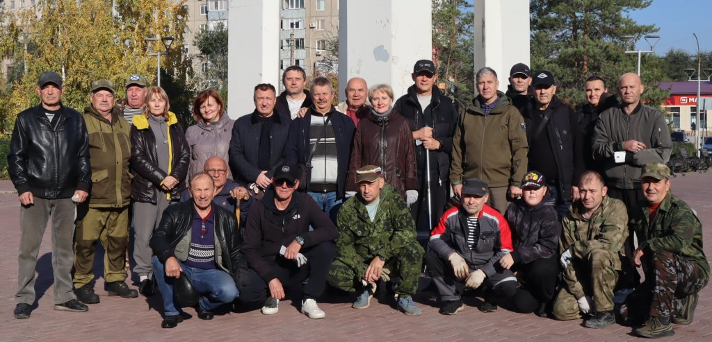 Ветераны «Боевого братства» Новотроицка навели порядок в сквере «Воинов-интернационалистов»