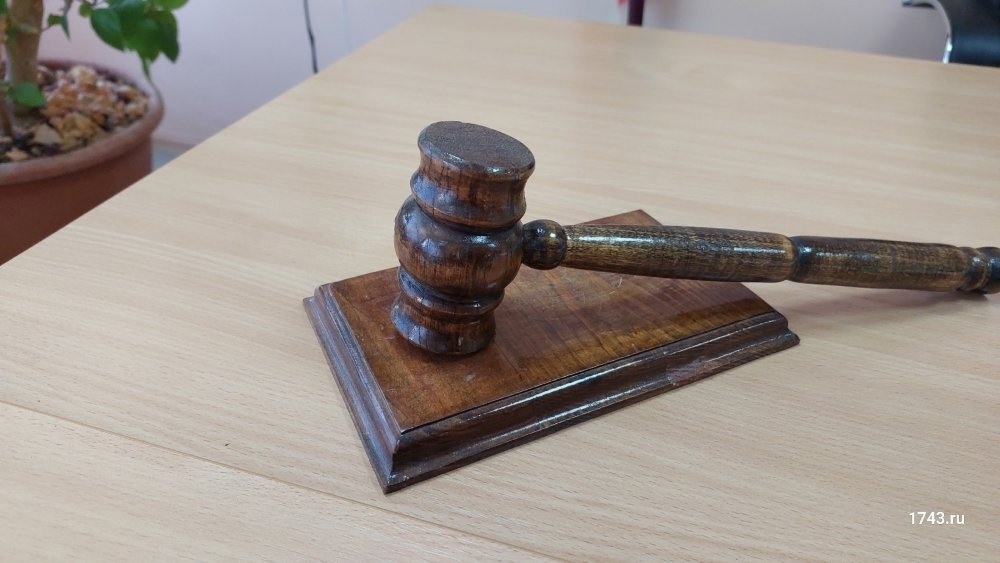 Без окон, без дверей, полна горница людей: оренбуржец прописал у себя 268 человек