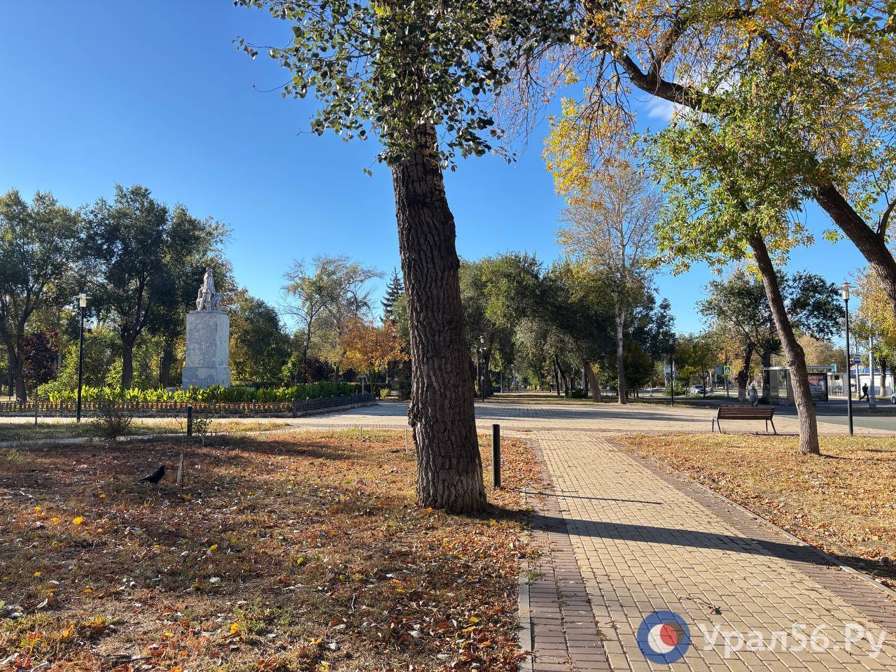 Памятник красногвардейцам в парке Ленина в Оренбурге разберут и отправят на хранение — фото 1