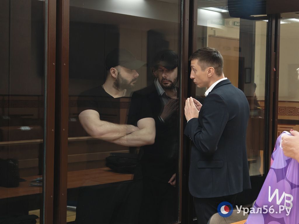 В суде Оренбурга начали рассматривать эпизод со стрельбой у гостиницы «Хилтон» с участием братьев Макаровых — фото 1