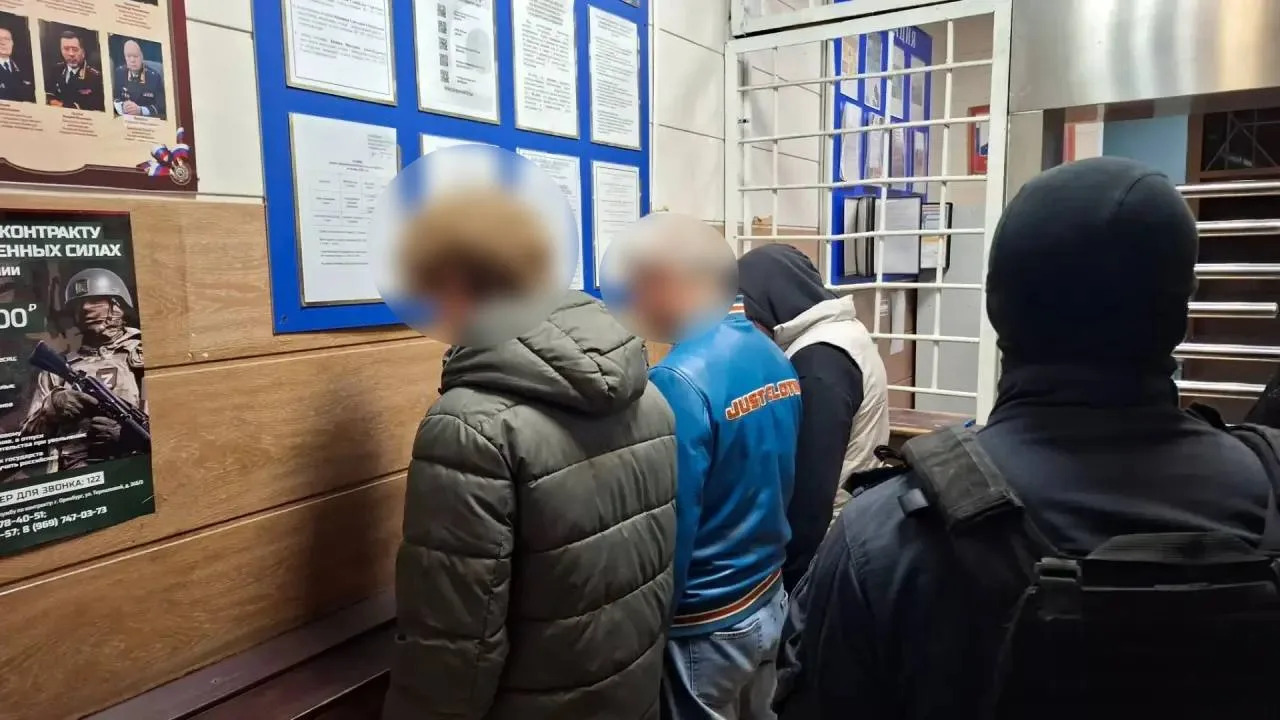30 человек в полиции: итоги рейда по ночным заведениям Оренбурга — фото 2