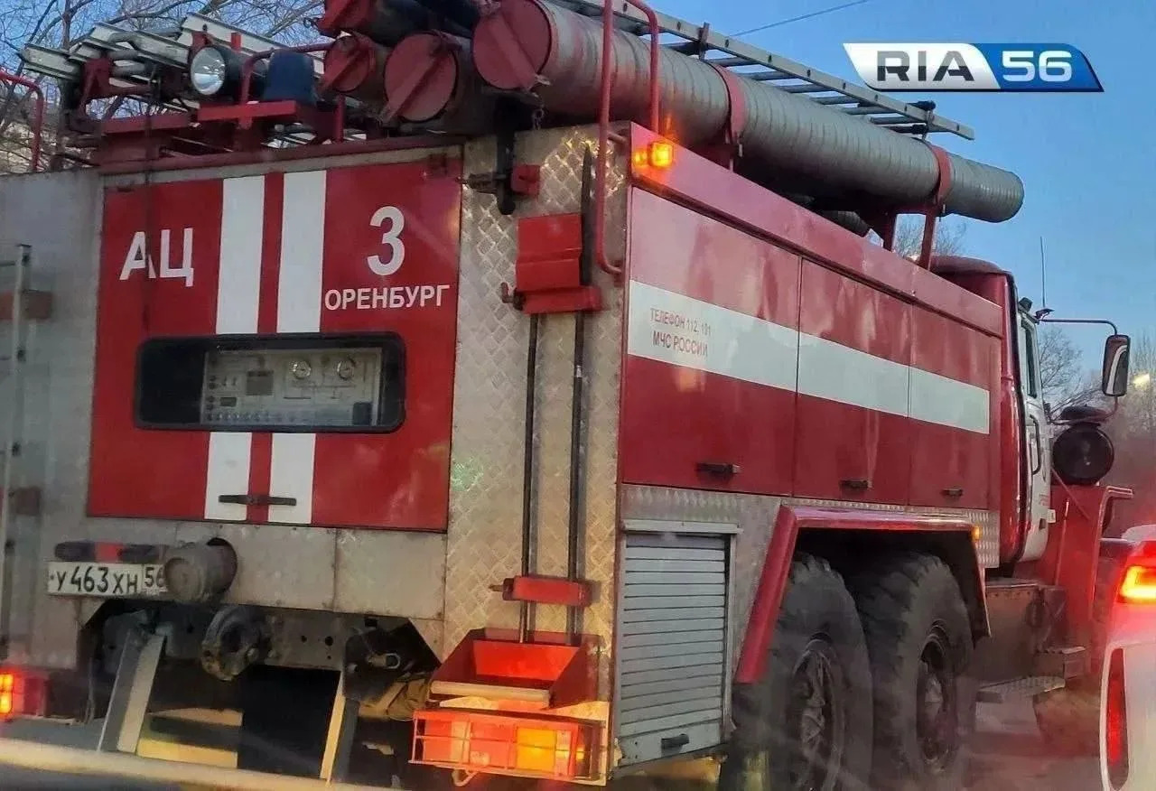 Под Акбулаком в селе Сагарчин сгорел жилой дом, пострадала женщина