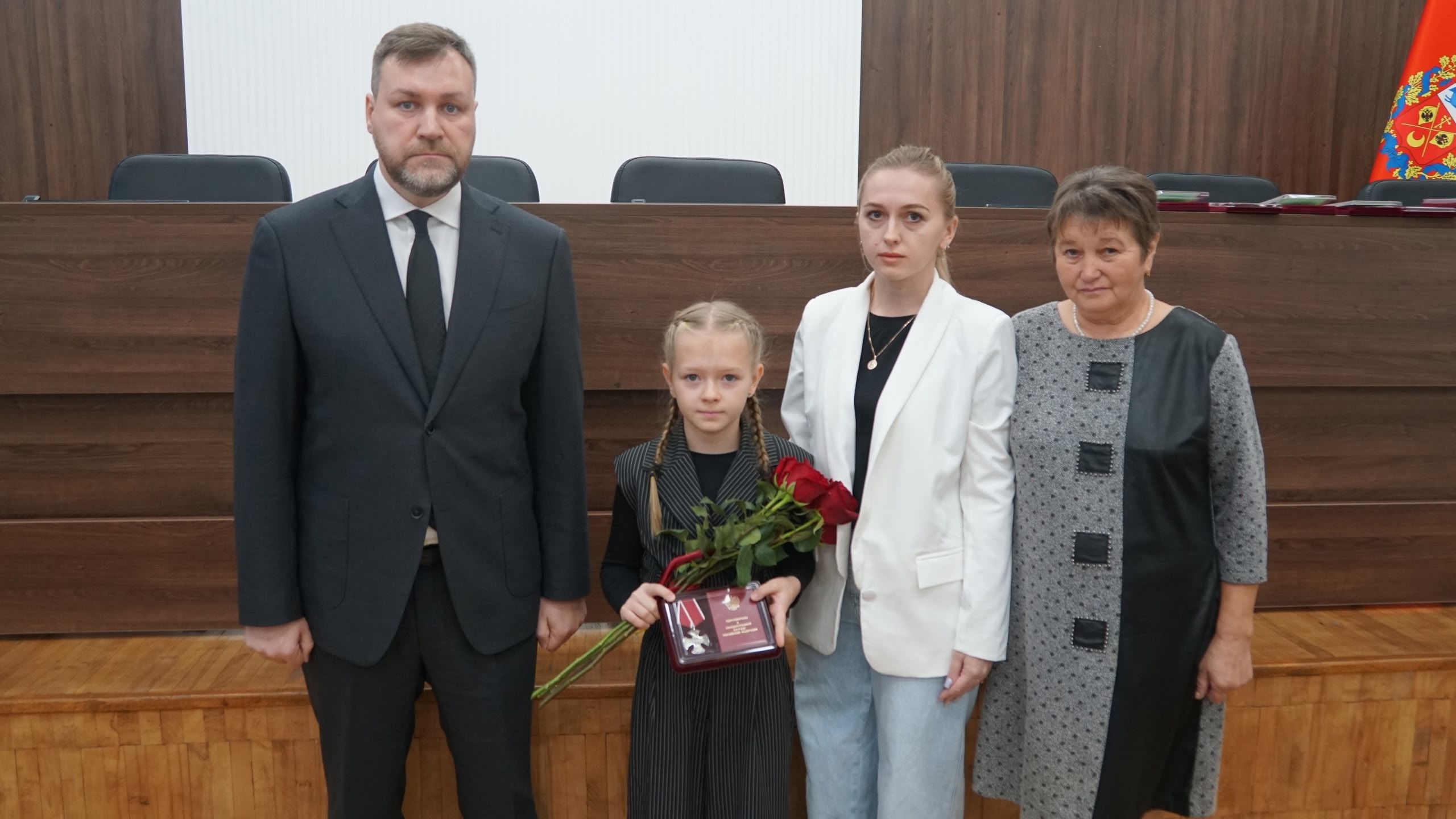 Передал на хранение государственные награды родным погибших участников специальной военной операции — фото 9