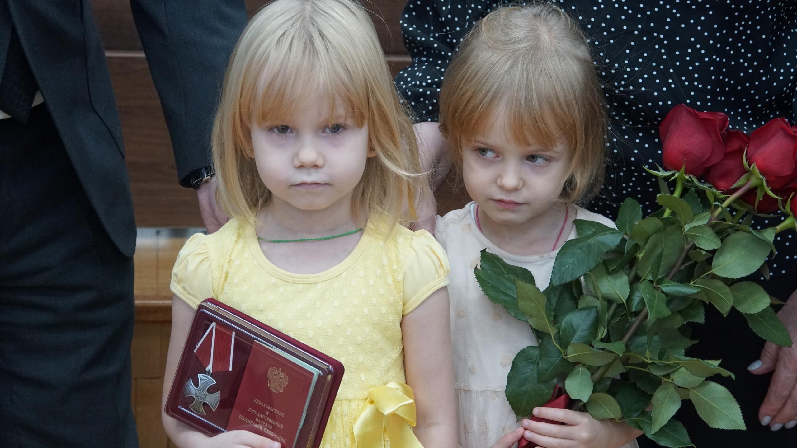 Передал на хранение государственные награды родным погибших участников специальной военной операции — фото 4