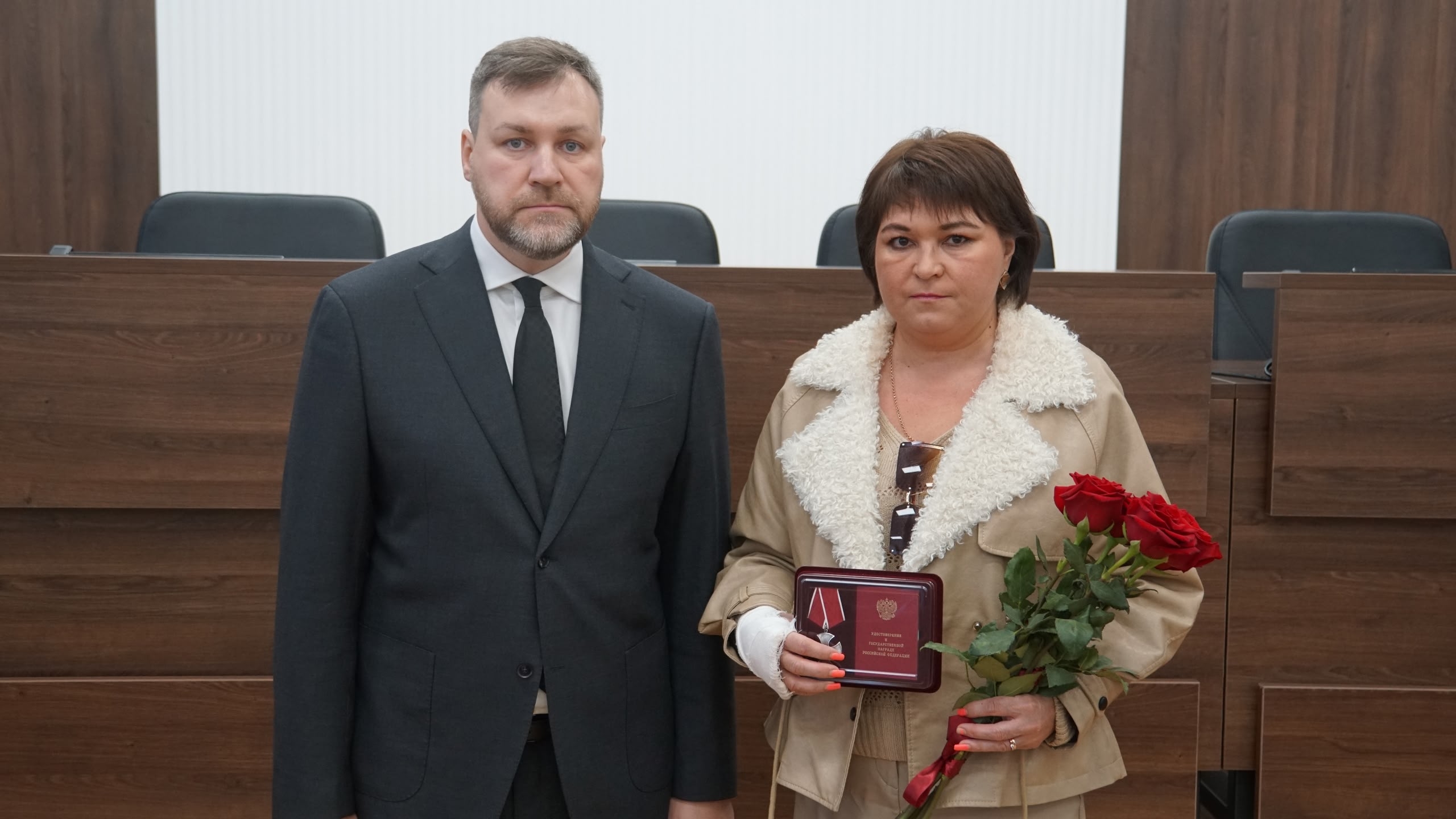 Передал на хранение государственные награды родным погибших участников специальной военной операции — фото 5