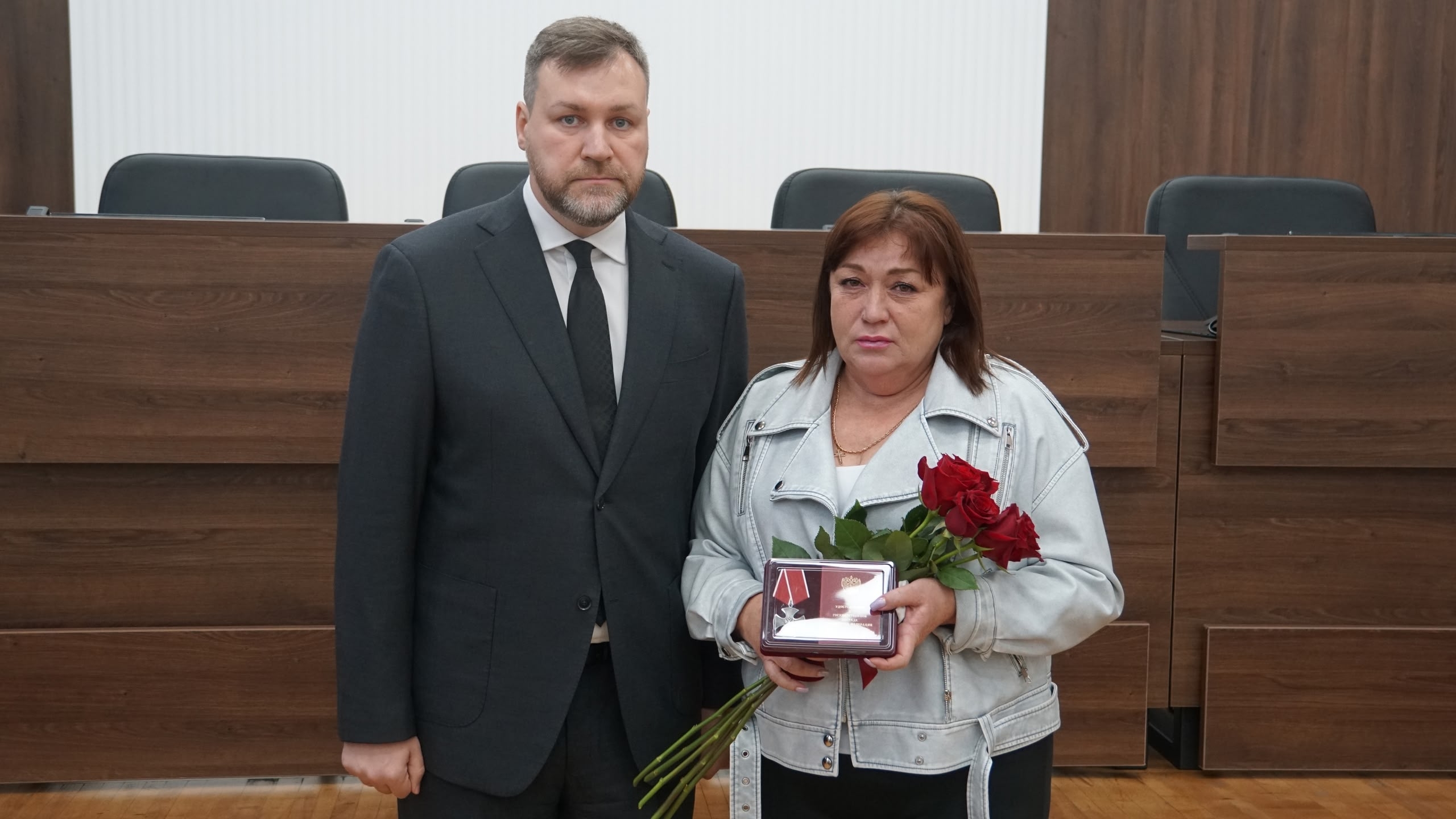 Передал на хранение государственные награды родным погибших участников специальной военной операции — фото 7