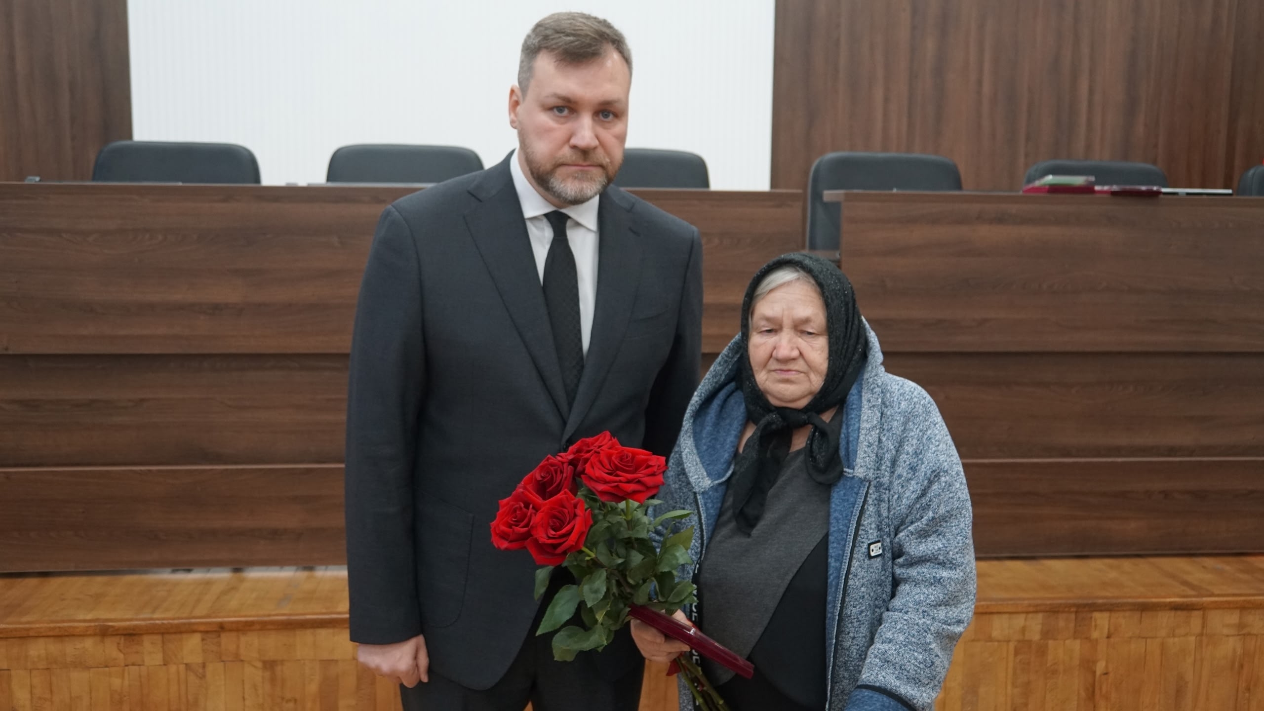 Передал на хранение государственные награды родным погибших участников специальной военной операции — фото 8