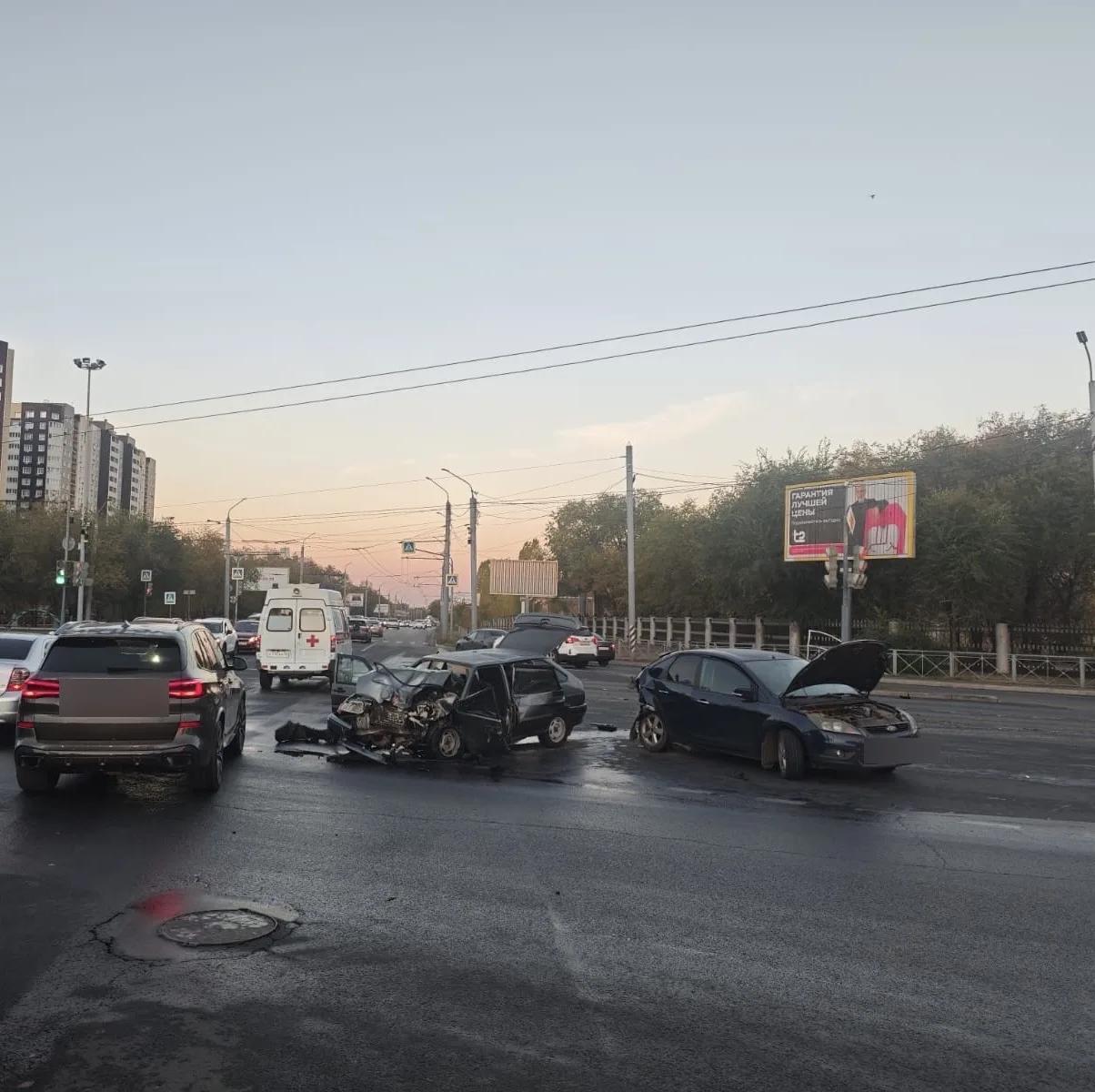 В ДТП на перекрестке ул — фото 1