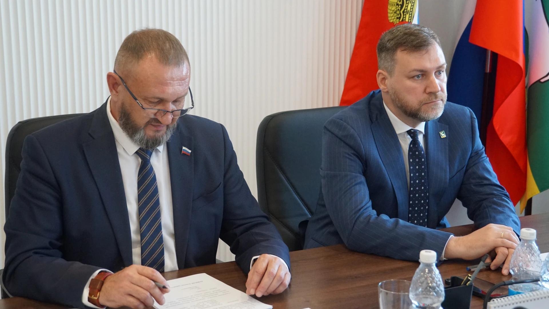 На заседании городского Совета депутаты приняли ряд важных для города решений — фото 2