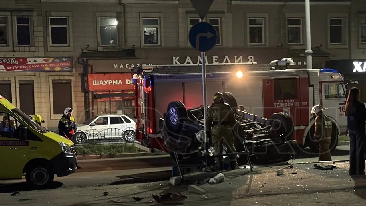 ❗️ ДТП с опрокидыванием автомобиля произошло в районе рынка «Авангард» — фото 2