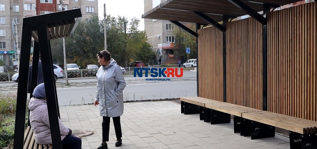 В Новотроицке комиссия начала приёмку работ по третьему этапу благоустройства – от дома № 160 до дома № 118 — фото 1