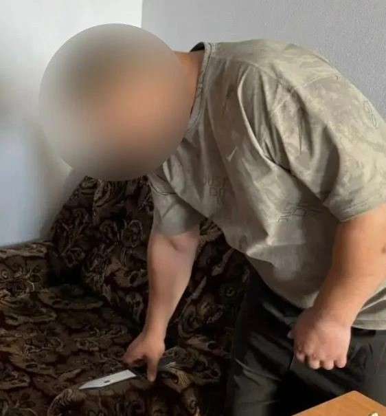 В Оренбурге хозяин квартиры ранил ножом не желавшего уходить гостя
