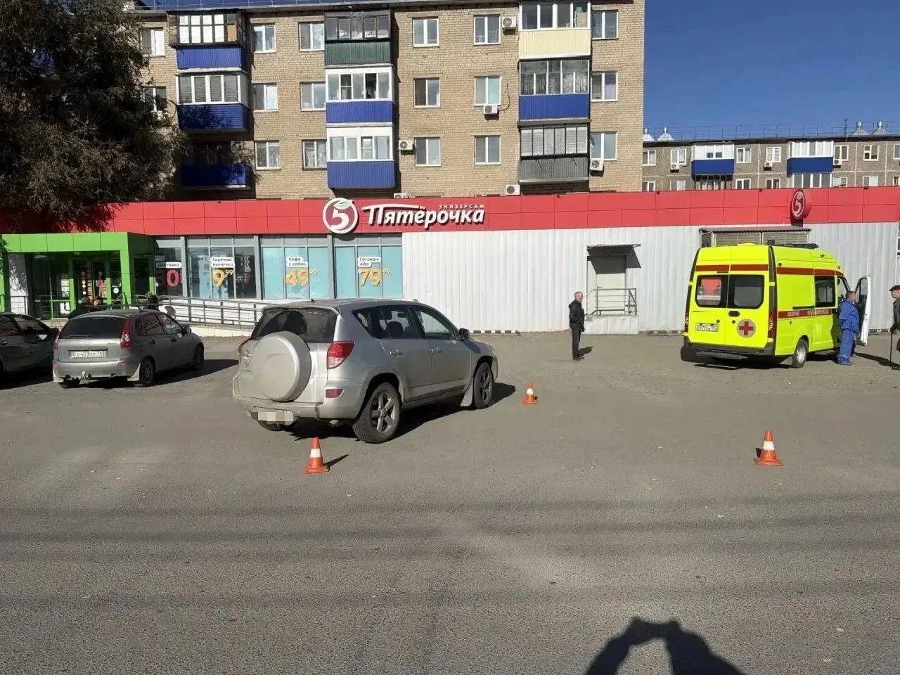 В Орске водитель иномарки сдавал назад и наехал на 78‑летнюю пенсионерку