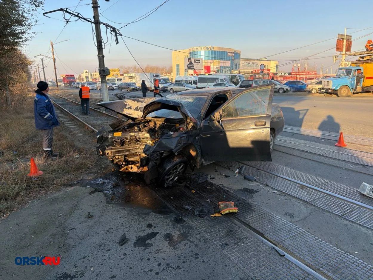 😱Видео: в Орске «Богдан» на скорости влетел в опору ЛЭП — фото 3