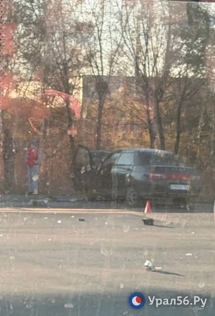 Пробка в районе ОЗТП, на земле лежит столб: В Орске на «Ключе» произошло ДТП — фото 2