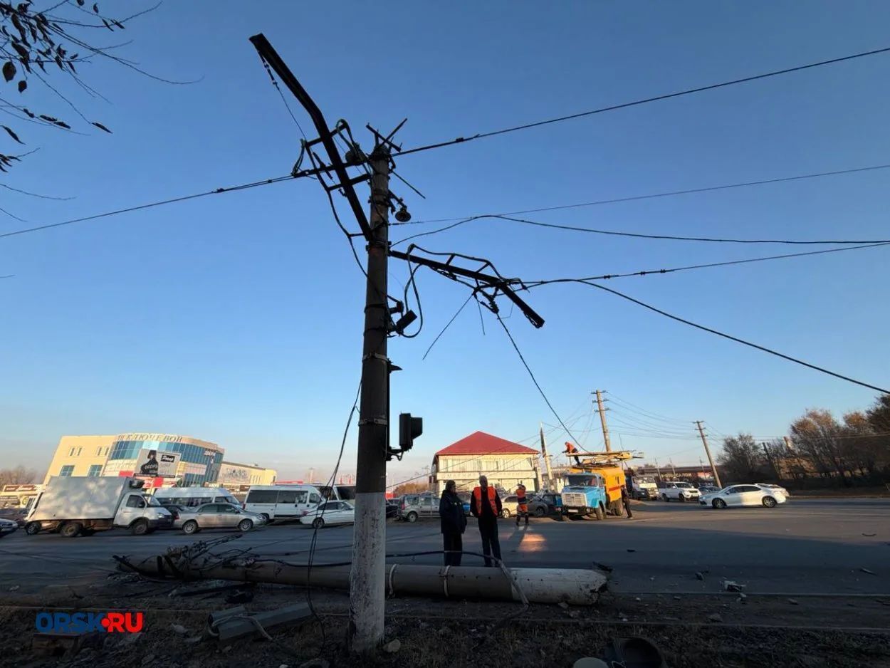 ❌ Последствия серьёзного ДТП в районе Ключа: в Орске приостановили движение трамваев и отключили светофор — фото 3