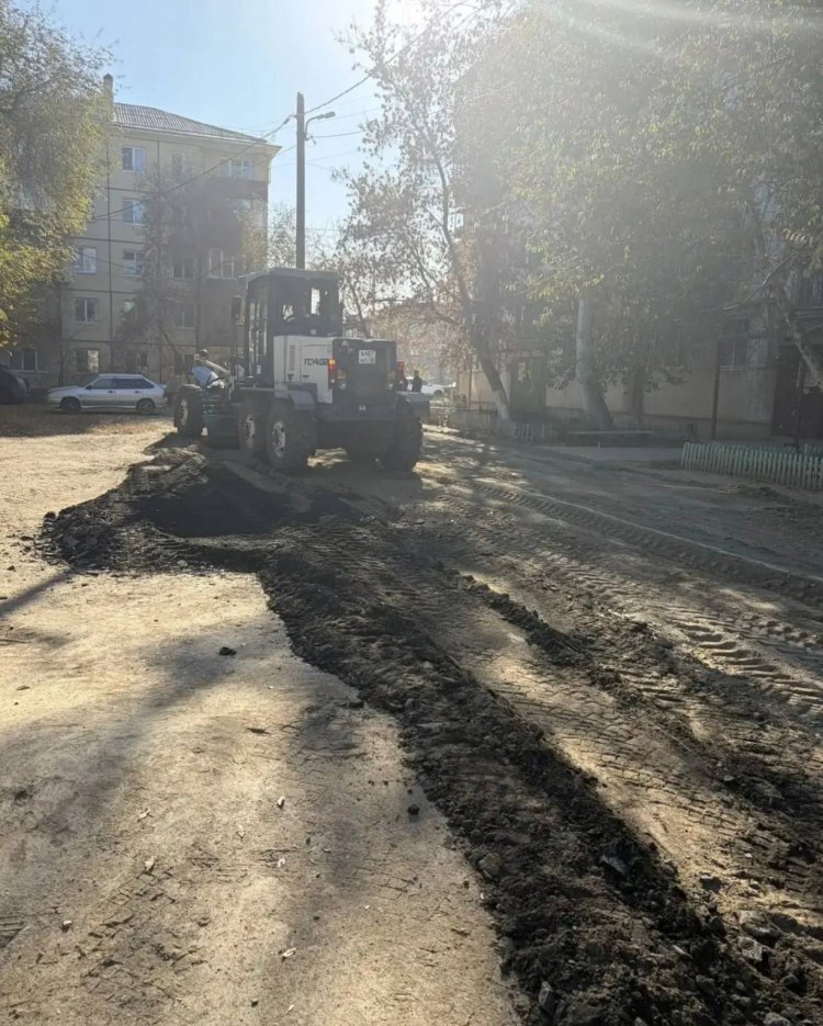 В Орске взялись за грунтовые дороги частного сектора: грейдер прошёл по десяткам улиц — фото 2