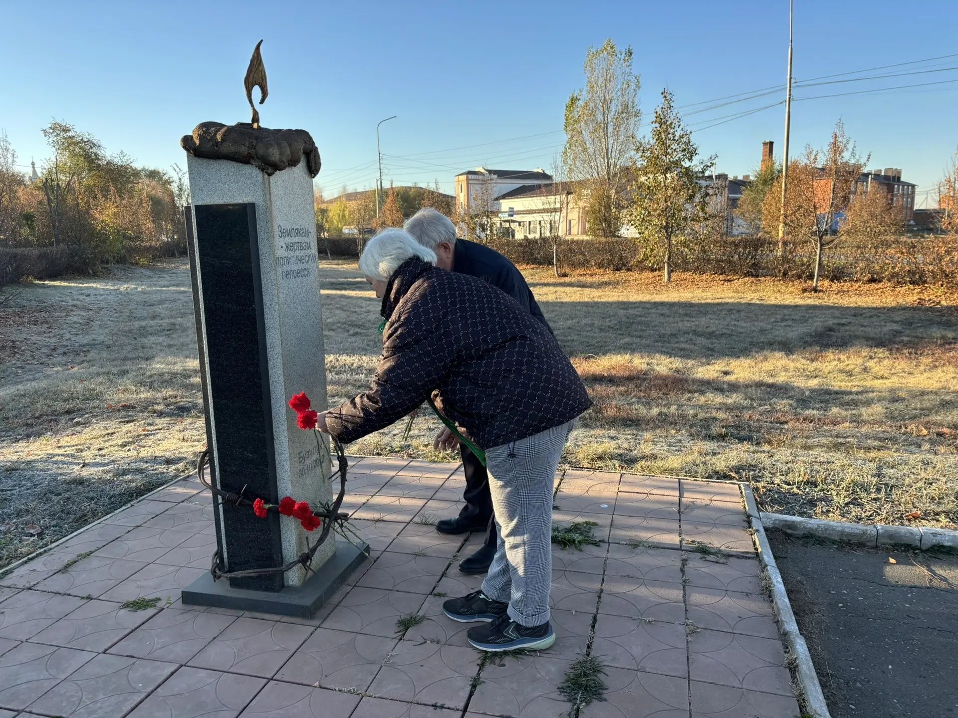В Бузулуке возложили цветы в День памяти жертв политических репрессий — фото 3